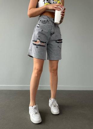 Женские джинсовые шорты бермуды серого цвета3 фото