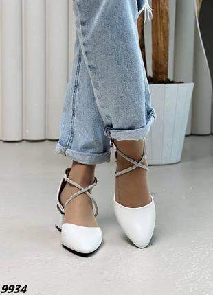 Женские туфли босоножки на низком каблуке5 фото