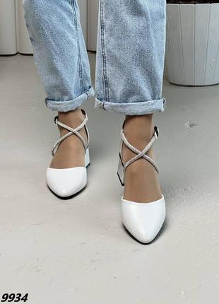 Женские туфли босоножки на низком каблуке6 фото