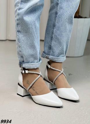 Женские туфли босоножки на низком каблуке2 фото