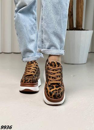 Женские кроссовки в леопардовый принт10 фото