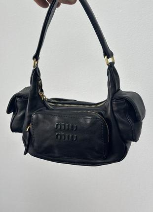 Жіноча сумка miu miu nappa leather pocket чорна 21 х 12 х 6 см
