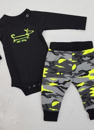 Комплект для мальчика: бодик и штаны