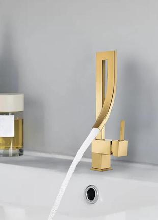 Змішувач для ванної кімнати з одним важелем, що повертається на 360 ° для гарячої та холодної води латунний