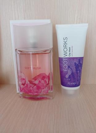 Косметический набор туалетная вода avon soft musk + маска для ног avon foot works1 фото