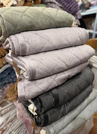 Красивое велюровое покрывало7 фото