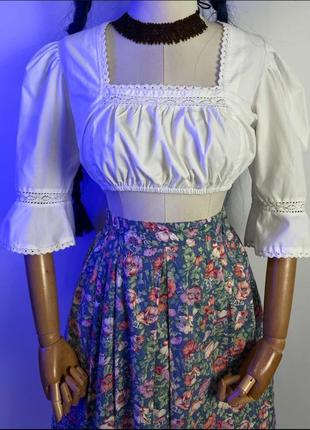 Білого кольору вінтажна укорочена сорочка блуза кроп топ з красивим мереживом етно стиль етно одяг до українського строю3 фото