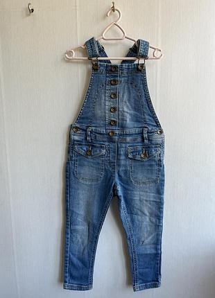 Джинсовый комбинезон
