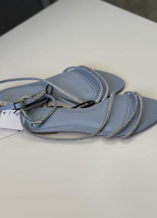 Голубые босоножки со стразами zara плоские сандалии с блестящими ремешками зара4 фото