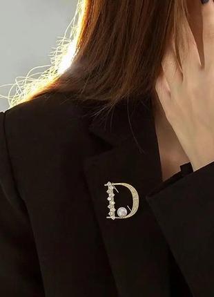 Стильна золотиста брошка в стилі dior у камінці цирконій значок пін на подарунок1 фото