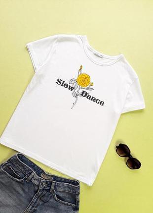 Белая футболка с надписью медленный танец топ с флористическим принтом от zara