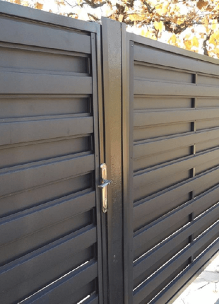 Врата распашные с ламелями стерео6 фото