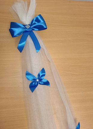 Прикраси на весільну машину