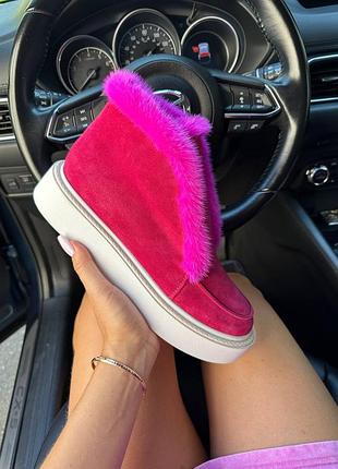 Яскраво рожеві фуксія замшеві з опушенням з норки черевики лофери високі