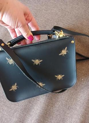 Красивая каркасная сумочка, кроссбоди, с регулировкой ремня3 фото