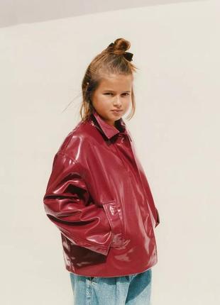 Куртка лакированная бордовая на девочку zara new