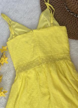Желтое платье в горошек5 фото