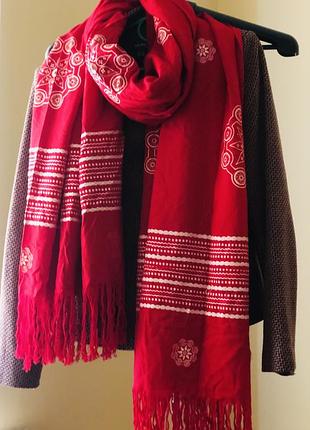 Шарф женский с украинским мотивом