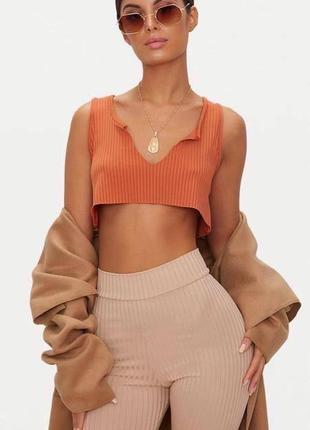 Кроп топ у рубчик prettylittlething