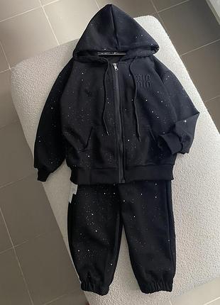 Новий блискучий костюм