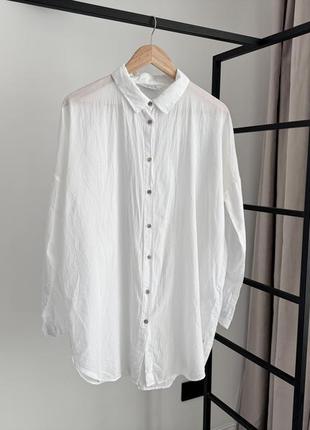 Удлиненная хлопковая белая рубашка свободного фасона2 фото