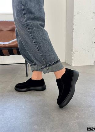 Чорні натуральні замшеві демісезонні демі осінні черевики лофери на товстій підошві...