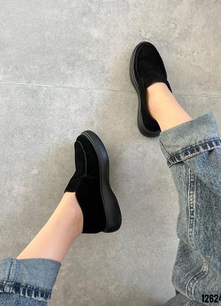 Чорні натуральні замшеві демісезонні демі осінні черевики лофери на товстій підошві...