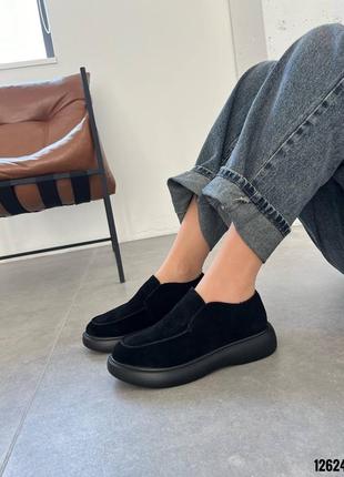 Чорні натуральні замшеві демісезонні демі осінні черевики лофери на товстій підошві...