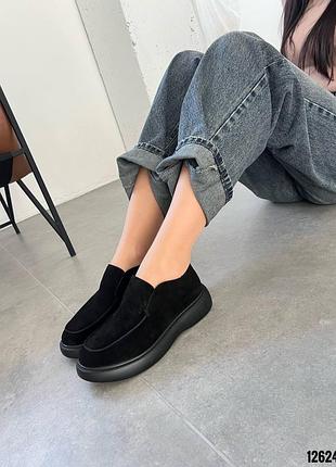 Чорні натуральні замшеві демісезонні демі осінні черевики лофери на товстій підошві...