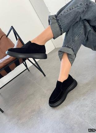 Чорні натуральні замшеві демісезонні демі осінні черевики лофери на товстій підошві...