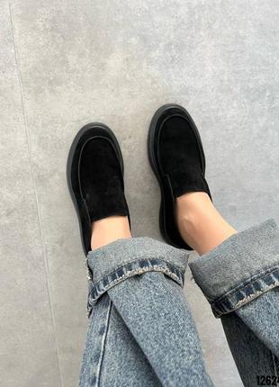 Чорні натуральні замшеві демісезонні демі осінні черевики лофери на товстій підошві...