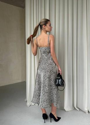 Трендова шовкова сукня міді з тваринним принтом6 фото