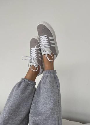 Женские замшевые кроссовки adidas gazelle bold grey white адидас газели на платформе8 фото