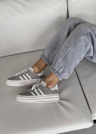 Женские замшевые кроссовки adidas gazelle bold grey white адидас газели на платформе3 фото