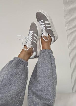 Женские замшевые кроссовки adidas gazelle bold grey white адидас газели на платформе6 фото