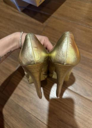 Туфли женские золотые с открытым носком2 фото