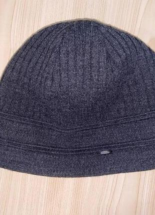 Зимняя мужская шапка