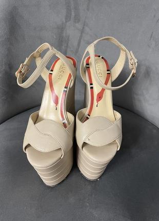 Босоніжки стріпи gucci