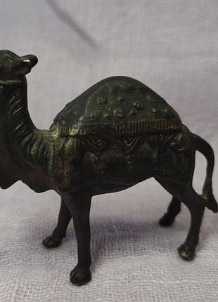 Статуетка вірблюд
