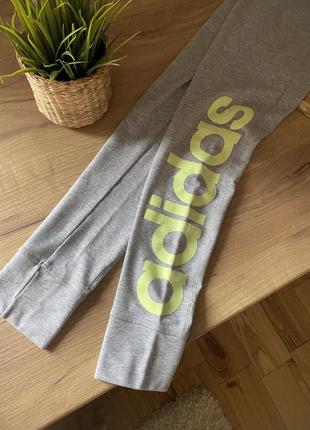 Спортивні лосіни adidas