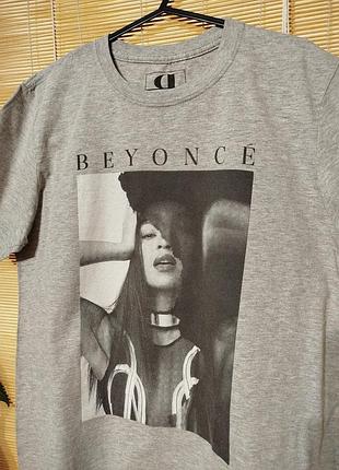 Футболка с принтом beyonce