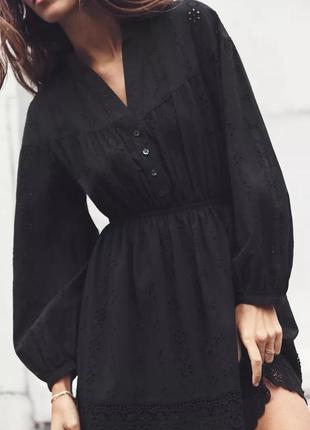 Короткое женское черное платье с вышивкой zara new