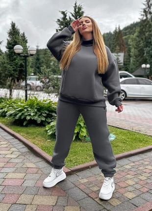 Теплый спортивный костюм. не кашлатится