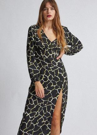 Сукня з розрізом