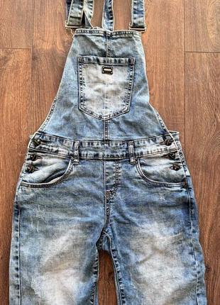 Комбинезон джинсовый