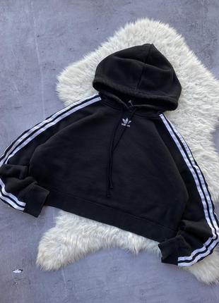 Укороченное худи adidas на лампасах