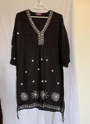 Чорне з вишивкою віскозне плаття -тунiка (розмір 12/40-14/42)