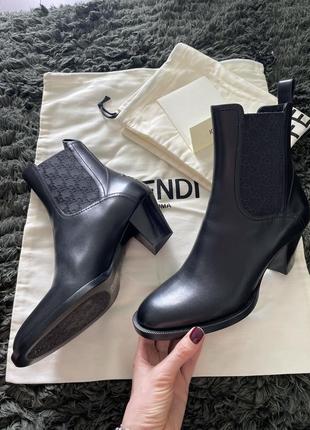 Оригинальные сапоги fendi