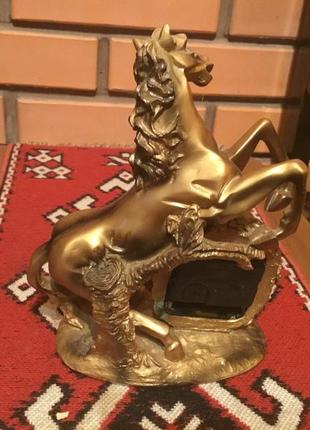 Часы настольные или каминные