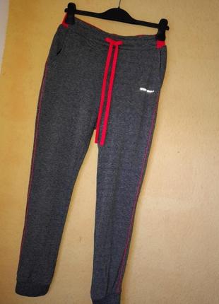 Легкие спортивные штанишки